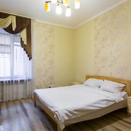 Квартира Подобово Біля Площі Ринок Вулиця Староєврейська 17 Λβιβ Εξωτερικό φωτογραφία